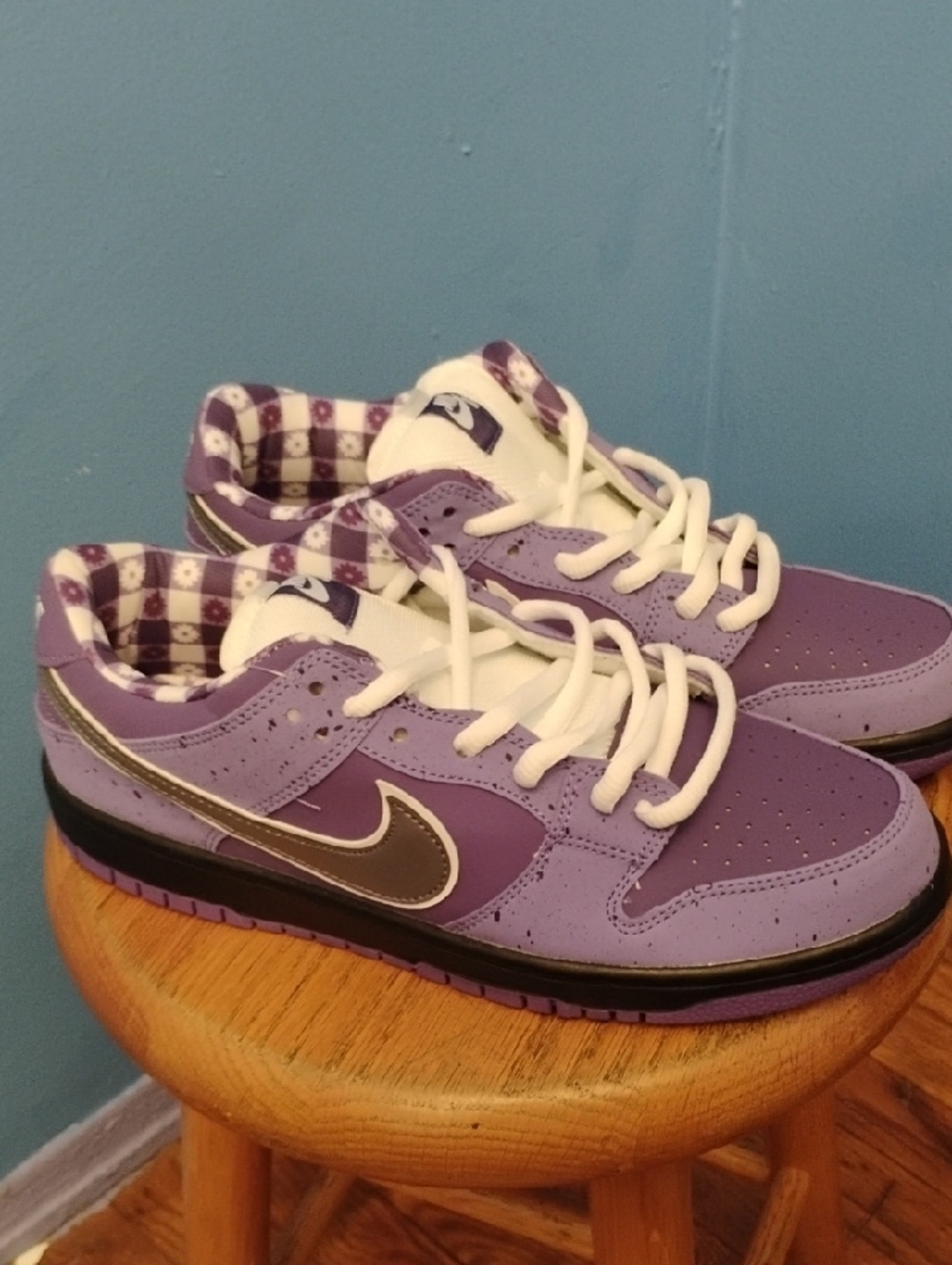 Purple Men's Low-Top Sneakers With Metallic Swoosh